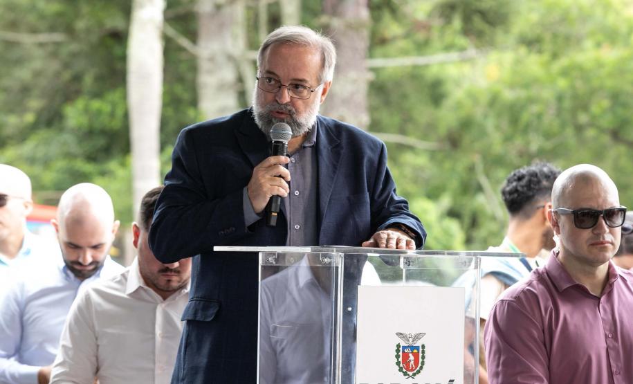 Curitiba, 20 de março de 2025 - O governador Carlos Massa Ratinho Junior participa da soltura de peixes no Parque Passauna, dentro do programa Rio Vivo. Foto: Roberto Dziura Jr/AEN