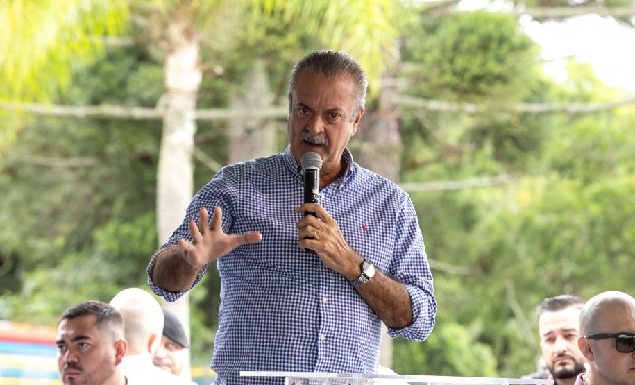 Curitiba, 20 de março de 2025 - O governador Carlos Massa Ratinho Junior participa da soltura de peixes no Parque Passauna, dentro do programa Rio Vivo. Foto: Roberto Dziura Jr/AEN