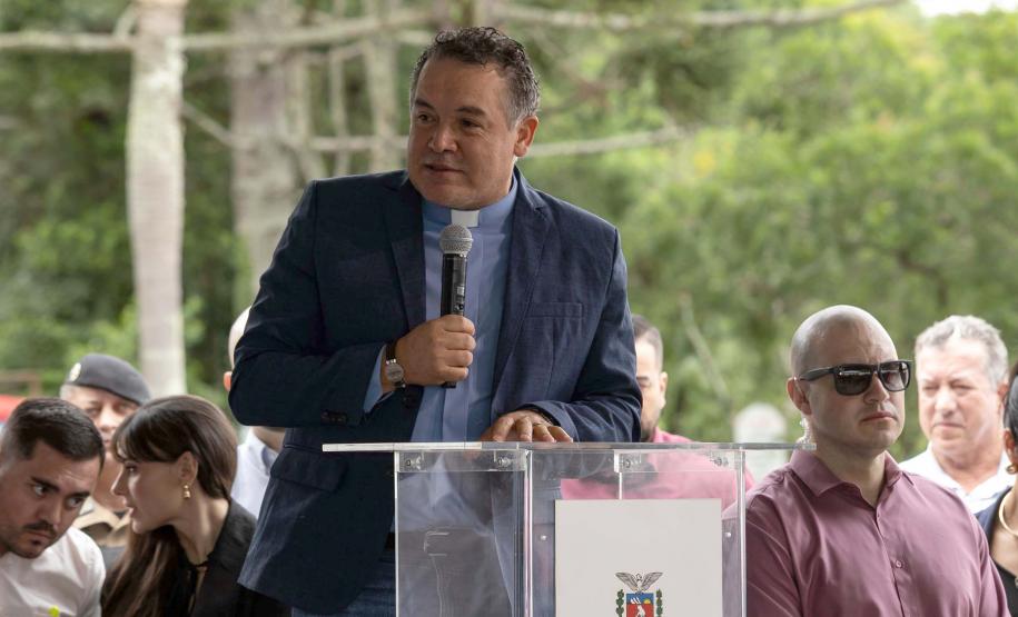Curitiba, 20 de março de 2025 - O governador Carlos Massa Ratinho Junior participa da soltura de peixes no Parque Passauna, dentro do programa Rio Vivo. Foto: Roberto Dziura Jr/AEN