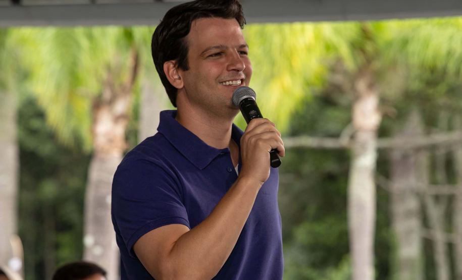 Curitiba, 20 de março de 2025 - O governador Carlos Massa Ratinho Junior participa da soltura de peixes no Parque Passauna, dentro do programa Rio Vivo. Foto: Roberto Dziura Jr/AEN