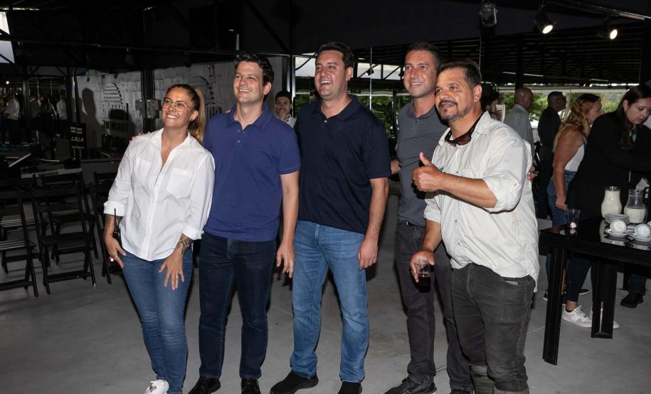 Curitiba, 20 de março de 2025 - O governador Carlos Massa Ratinho Junior participa da soltura de peixes no Parque Passauna, dentro do programa Rio Vivo. Foto: Roberto Dziura Jr/AEN