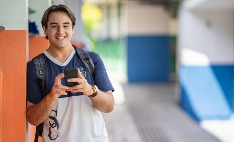 Estudantes da rede estadual ganham ferramenta digital com IA para estudar inglês