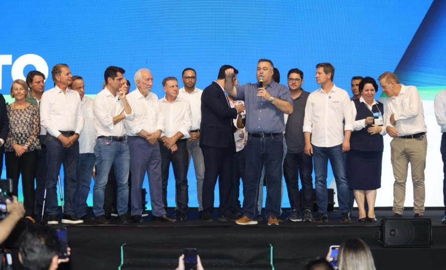 O governador Carlos Massa Ratinho Junior anunciou nesta quinta-feira (13) a liberação de R$ 1,2 bilhão para a saúde pública do Estado, durante o evento Saúde em Movimento, em Foz do Iguaçu, na região Oeste.