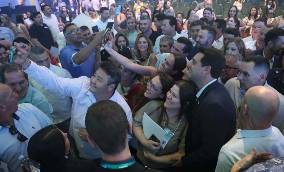 O governador Carlos Massa Ratinho Junior anunciou nesta quinta-feira (13) a liberação de R$ 1,2 bilhão para a saúde pública do Estado, durante o evento Saúde em Movimento, em Foz do Iguaçu, na região Oeste.