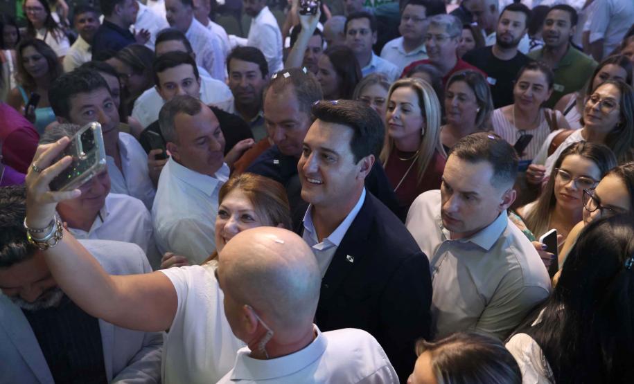 O governador Carlos Massa Ratinho Junior anunciou nesta quinta-feira (13) a liberação de R$ 1,2 bilhão para a saúde pública do Estado, durante o evento Saúde em Movimento, em Foz do Iguaçu, na região Oeste.