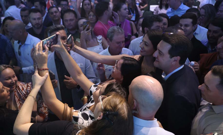O governador Carlos Massa Ratinho Junior anunciou nesta quinta-feira (13) a liberação de R$ 1,2 bilhão para a saúde pública do Estado, durante o evento Saúde em Movimento, em Foz do Iguaçu, na região Oeste.