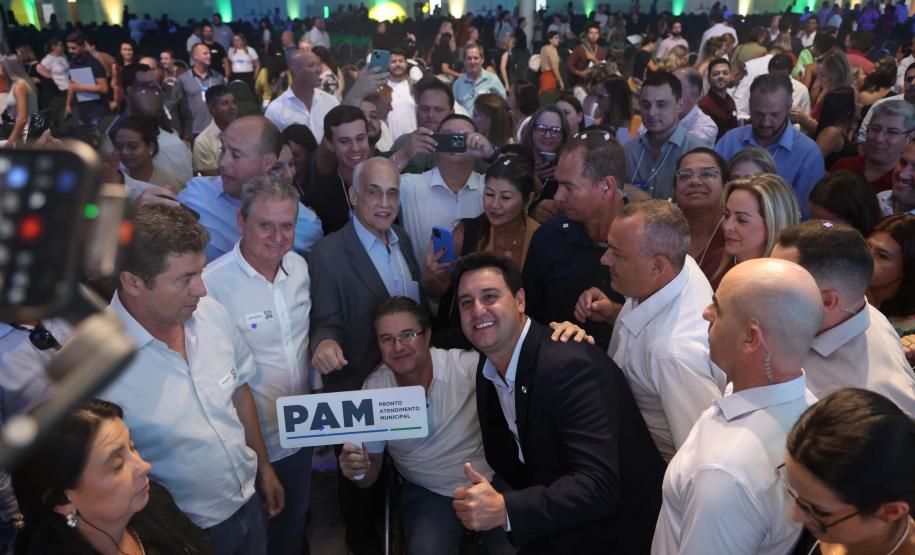 O governador Carlos Massa Ratinho Junior anunciou nesta quinta-feira (13) a liberação de R$ 1,2 bilhão para a saúde pública do Estado, durante o evento Saúde em Movimento, em Foz do Iguaçu, na região Oeste.