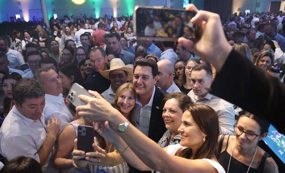 O governador Carlos Massa Ratinho Junior anunciou nesta quinta-feira (13) a liberação de R$ 1,2 bilhão para a saúde pública do Estado, durante o evento Saúde em Movimento, em Foz do Iguaçu, na região Oeste.