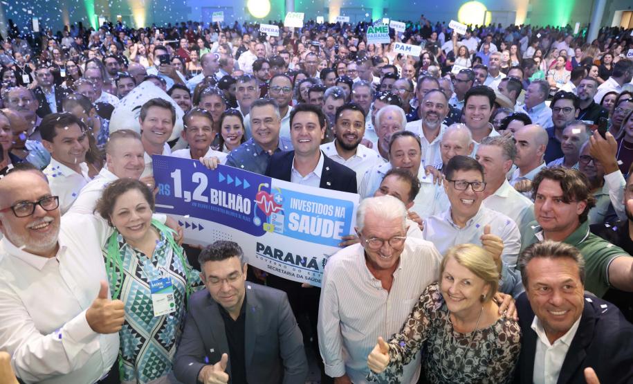 O governador Carlos Massa Ratinho Junior anunciou nesta quinta-feira (13) a liberação de R$ 1,2 bilhão para a saúde pública do Estado, durante o evento Saúde em Movimento, em Foz do Iguaçu, na região Oeste.
