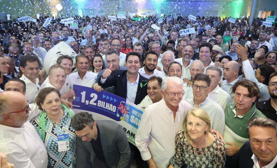O governador Carlos Massa Ratinho Junior anunciou nesta quinta-feira (13) a liberação de R$ 1,2 bilhão para a saúde pública do Estado, durante o evento Saúde em Movimento, em Foz do Iguaçu, na região Oeste.