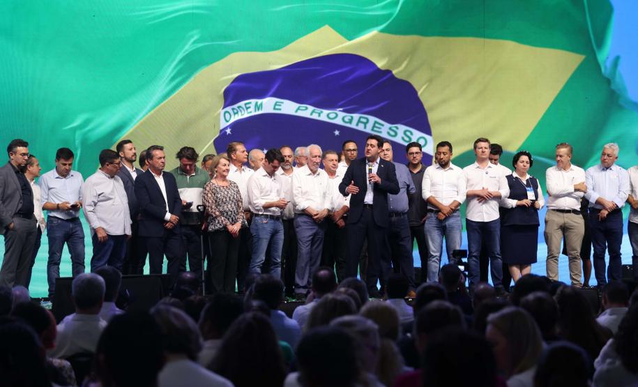 O governador Carlos Massa Ratinho Junior anunciou nesta quinta-feira (13) a liberação de R$ 1,2 bilhão para a saúde pública do Estado, durante o evento Saúde em Movimento, em Foz do Iguaçu, na região Oeste.