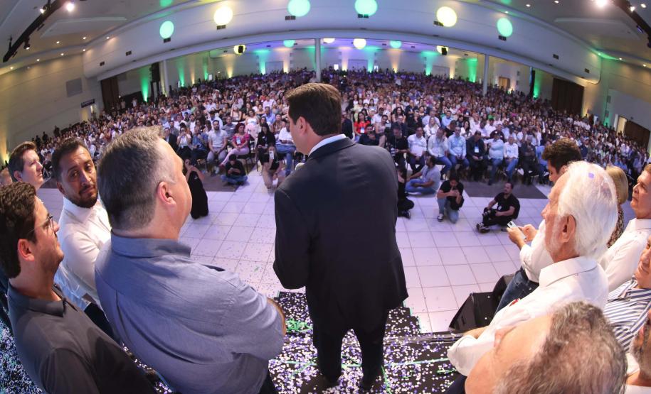 O governador Carlos Massa Ratinho Junior anunciou nesta quinta-feira (13) a liberação de R$ 1,2 bilhão para a saúde pública do Estado, durante o evento Saúde em Movimento, em Foz do Iguaçu, na região Oeste.