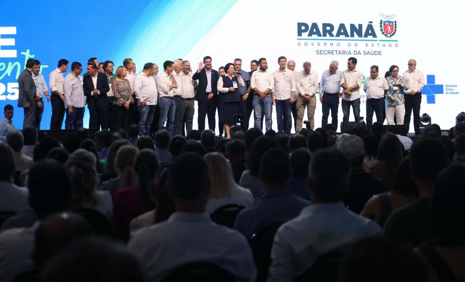 O governador Carlos Massa Ratinho Junior anunciou nesta quinta-feira (13) a liberação de R$ 1,2 bilhão para a saúde pública do Estado, durante o evento Saúde em Movimento, em Foz do Iguaçu, na região Oeste.