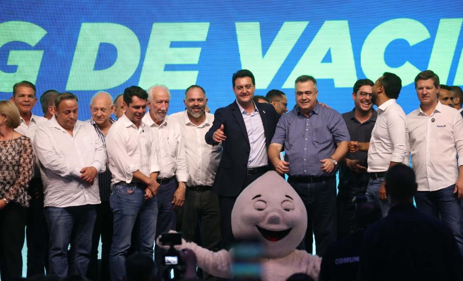 O governador Carlos Massa Ratinho Junior anunciou nesta quinta-feira (13) a liberação de R$ 1,2 bilhão para a saúde pública do Estado, durante o evento Saúde em Movimento, em Foz do Iguaçu, na região Oeste.