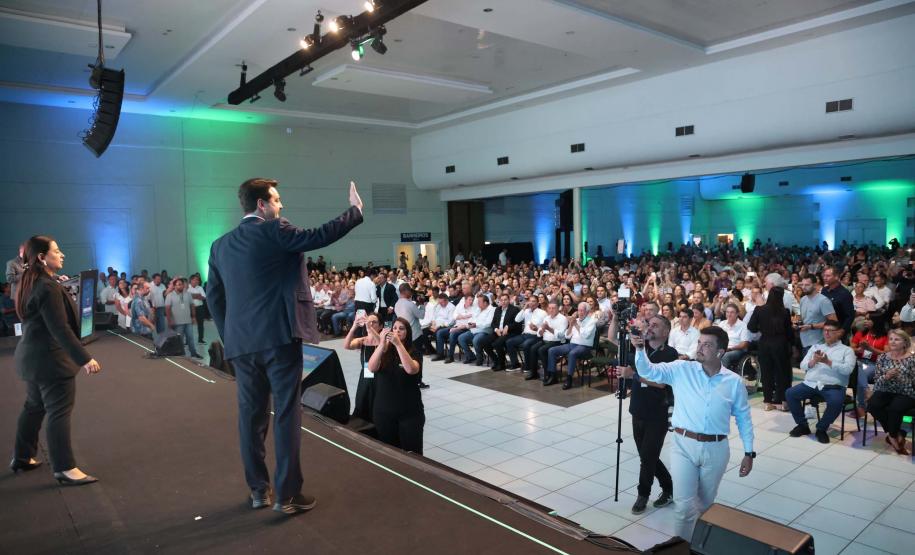 O governador Carlos Massa Ratinho Junior anunciou nesta quinta-feira (13) a liberação de R$ 1,2 bilhão para a saúde pública do Estado, durante o evento Saúde em Movimento, em Foz do Iguaçu, na região Oeste.