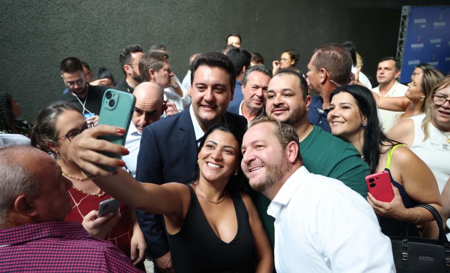 O governador Carlos Massa Ratinho Junior anunciou nesta quinta-feira (13) a liberação de R$ 1,2 bilhão para a saúde pública do Estado, durante o evento Saúde em Movimento, em Foz do Iguaçu, na região Oeste.