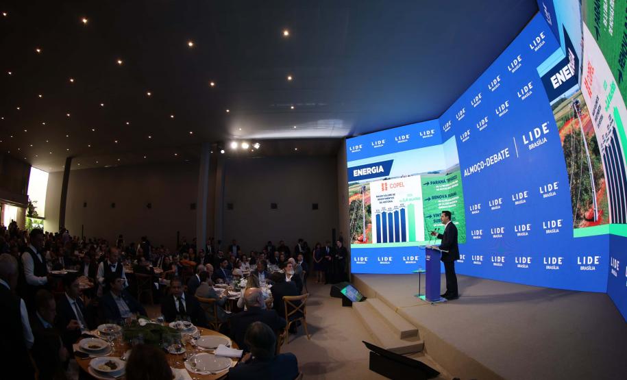 O governador Carlos Massa Ratinho Junior destacou os avanços que o Paraná alcançou nos últimos anos em diferentes áreas em um encontro empresários nesta terça-feira (25), em Brasília. Foto: Jonathan Campos/AEN