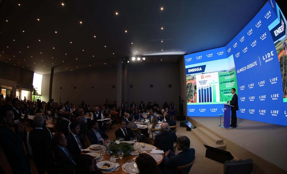 O governador Carlos Massa Ratinho Junior destacou os avanços que o Paraná alcançou nos últimos anos em diferentes áreas em um encontro empresários nesta terça-feira (25), em Brasília. Foto: Jonathan Campos/AEN