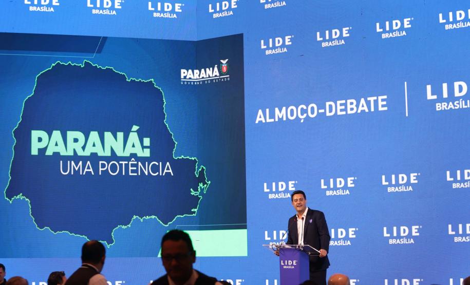 O governador Carlos Massa Ratinho Junior destacou os avanços que o Paraná alcançou nos últimos anos em diferentes áreas em um encontro empresários nesta terça-feira (25), em Brasília. Foto: Jonathan Campos/AEN