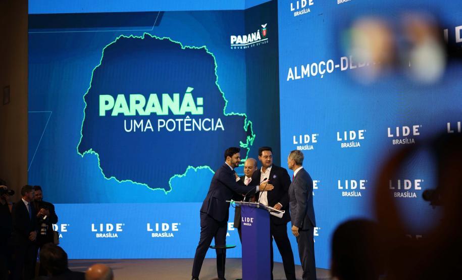 O governador Carlos Massa Ratinho Junior destacou os avanços que o Paraná alcançou nos últimos anos em diferentes áreas em um encontro empresários nesta terça-feira (25), em Brasília. Foto: Jonathan Campos/AEN