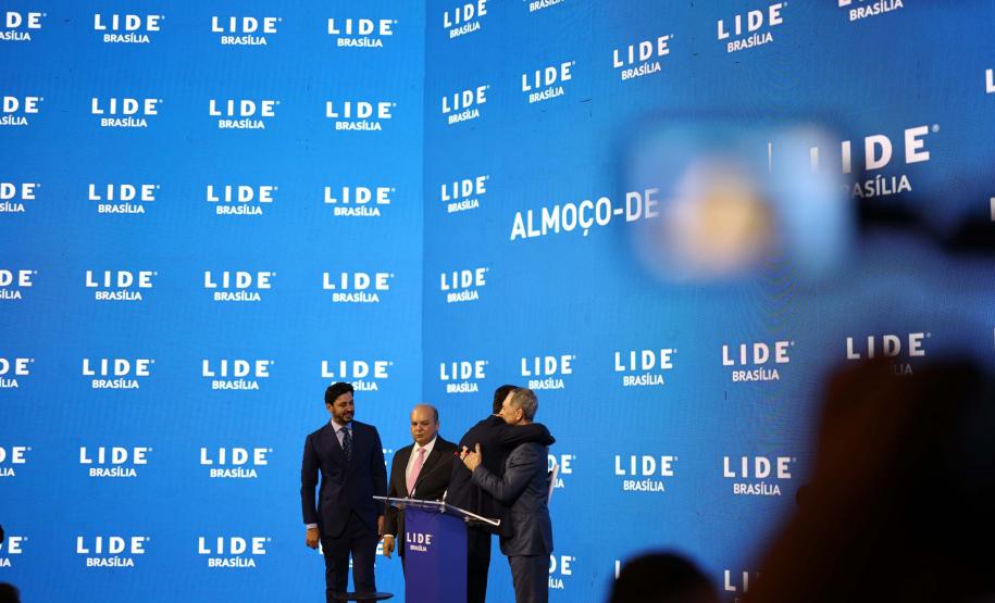 O governador Carlos Massa Ratinho Junior destacou os avanços que o Paraná alcançou nos últimos anos em diferentes áreas em um encontro empresários nesta terça-feira (25), em Brasília. Foto: Jonathan Campos/AEN