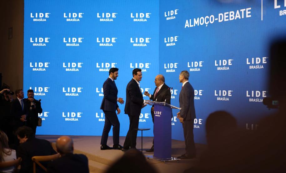 O governador Carlos Massa Ratinho Junior destacou os avanços que o Paraná alcançou nos últimos anos em diferentes áreas em um encontro empresários nesta terça-feira (25), em Brasília. Foto: Jonathan Campos/AEN