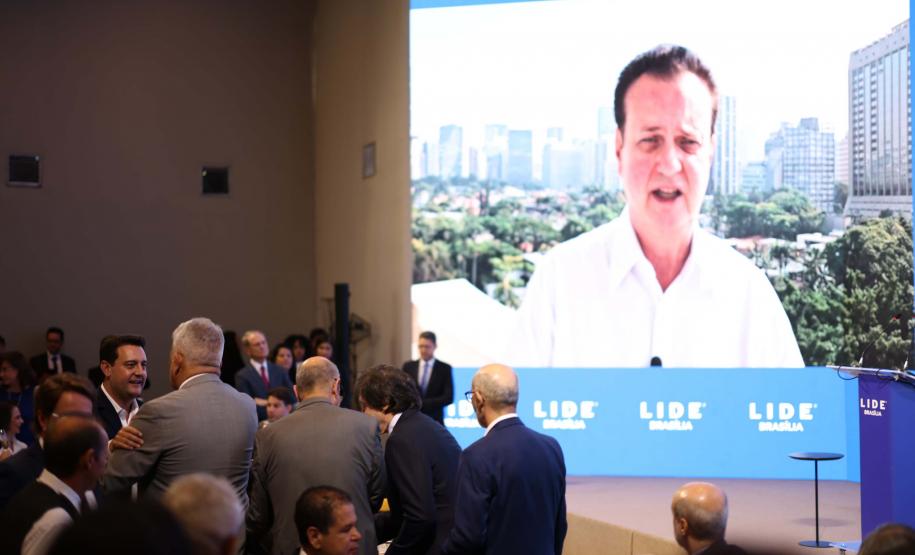 O governador Carlos Massa Ratinho Junior destacou os avanços que o Paraná alcançou nos últimos anos em diferentes áreas em um encontro empresários nesta terça-feira (25), em Brasília. Foto: Jonathan Campos/AEN