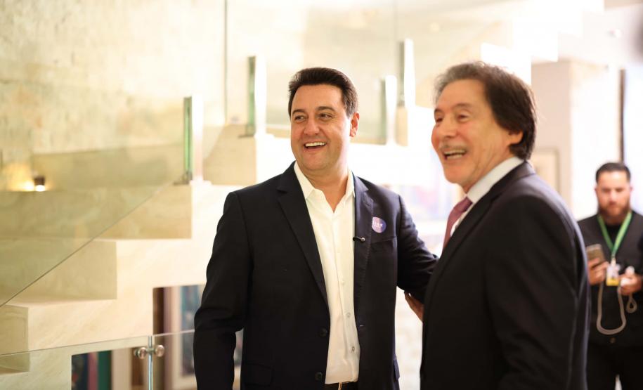 O governador Carlos Massa Ratinho Junior destacou os avanços que o Paraná alcançou nos últimos anos em diferentes áreas em um encontro empresários nesta terça-feira (25), em Brasília. Foto: Jonathan Campos/AEN