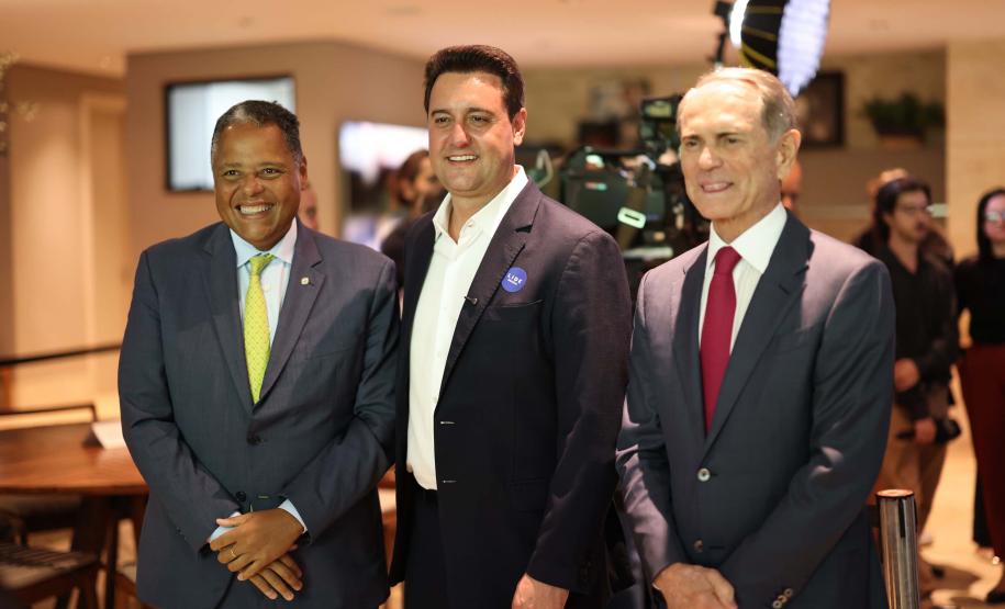 O governador Carlos Massa Ratinho Junior destacou os avanços que o Paraná alcançou nos últimos anos em diferentes áreas em um encontro empresários nesta terça-feira (25), em Brasília. Foto: Jonathan Campos/AEN