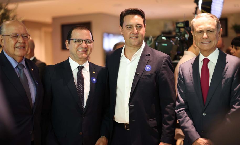 O governador Carlos Massa Ratinho Junior destacou os avanços que o Paraná alcançou nos últimos anos em diferentes áreas em um encontro empresários nesta terça-feira (25), em Brasília. Foto: Jonathan Campos/AEN