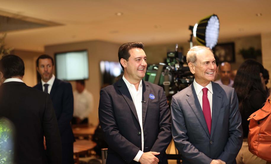 O governador Carlos Massa Ratinho Junior destacou os avanços que o Paraná alcançou nos últimos anos em diferentes áreas em um encontro empresários nesta terça-feira (25), em Brasília.