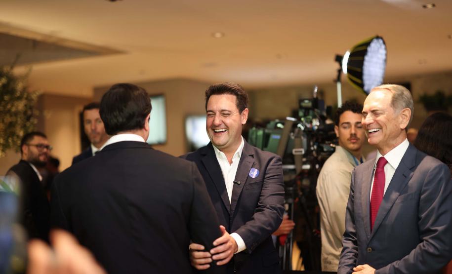 O governador Carlos Massa Ratinho Junior destacou os avanços que o Paraná alcançou nos últimos anos em diferentes áreas em um encontro empresários nesta terça-feira (25), em Brasília.