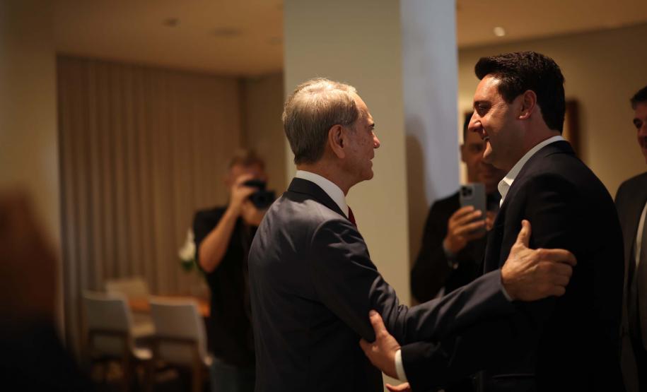 O governador Carlos Massa Ratinho Junior destacou os avanços que o Paraná alcançou nos últimos anos em diferentes áreas em um encontro empresários nesta terça-feira (25), em Brasília.