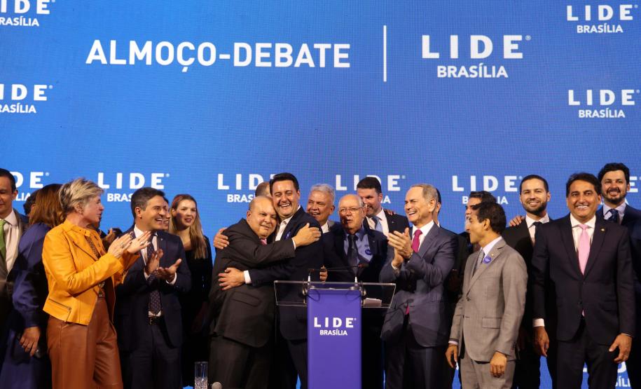 O governador Carlos Massa Ratinho Junior destacou os avanços que o Paraná alcançou nos últimos anos em diferentes áreas em um encontro empresários nesta terça-feira (25), em Brasília. Foto: Jonathan Campos/AEN