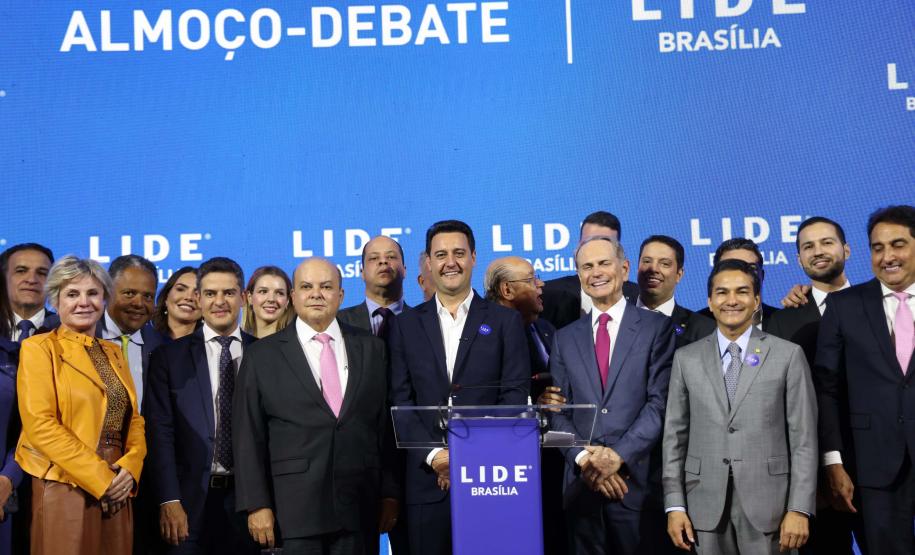 O governador Carlos Massa Ratinho Junior destacou os avanços que o Paraná alcançou nos últimos anos em diferentes áreas em um encontro empresários nesta terça-feira (25), em Brasília. Foto: Jonathan Campos/AEN