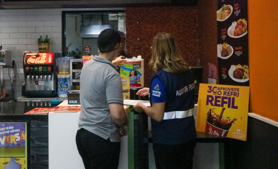 O Governo do Estado fará um pente-fino no programa Nota Paraná para combater eventuais irregulares cometidas por entidades sociais beneficiadas com a doação de notas fiscais. Marta Gambini , Auditora Fiscal da Receita do Estado do Paraná, responsável pela Nota Paraná realizada fiscalizacao na regiao oeste do estado do Parana.