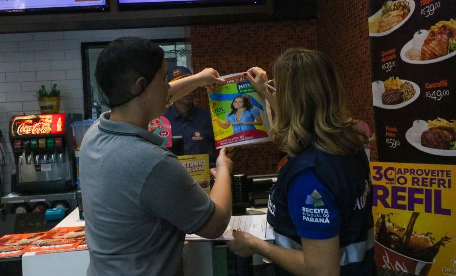 O Governo do Estado fará um pente-fino no programa Nota Paraná para combater eventuais irregulares cometidas por entidades sociais beneficiadas com a doação de notas fiscais. Marta Gambini , Auditora Fiscal da Receita do Estado do Paraná, responsável pela Nota Paraná realizada fiscalizacao na regiao oeste do estado do Parana.