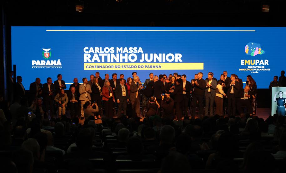 Governador destaca parceria com municípios na posse da nova diretoria da AMP Foto: Geraldo Bubniak/AEN