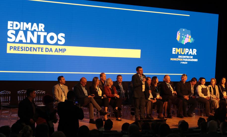 Governador destaca parceria com municípios na posse da nova diretoria da AMP Foto: Geraldo Bubniak/AEN