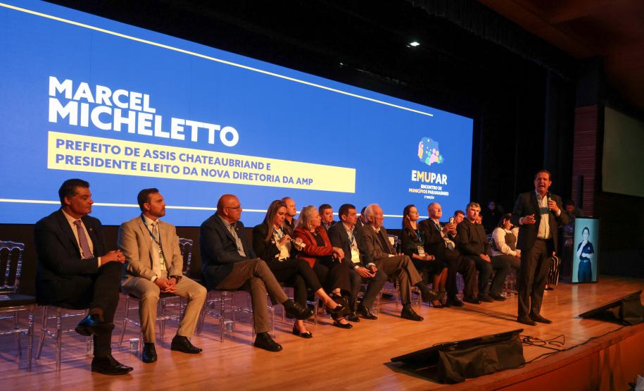 Governador destaca parceria com municípios na posse da nova diretoria da AMP Foto: Geraldo Bubniak/AEN