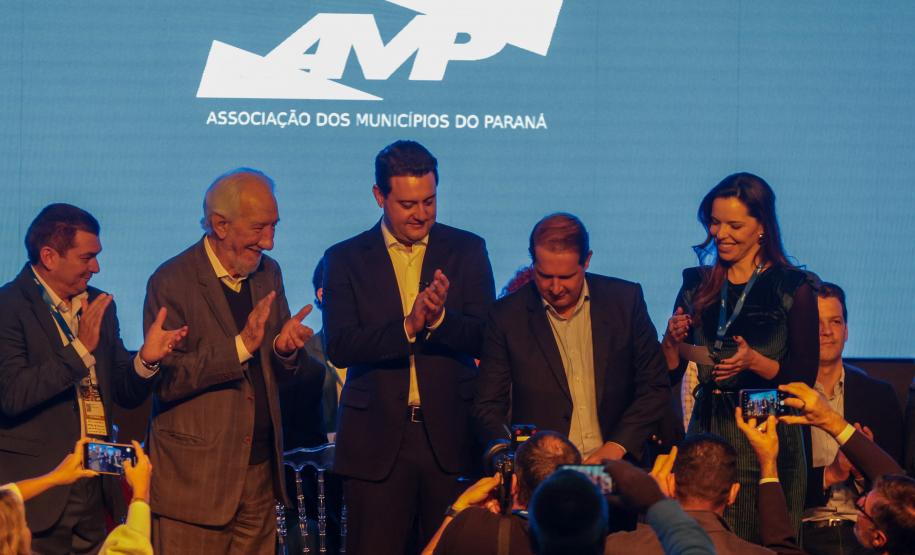 Governador destaca parceria com municípios na posse da nova diretoria da AMP Foto: Geraldo Bubniak/AEN