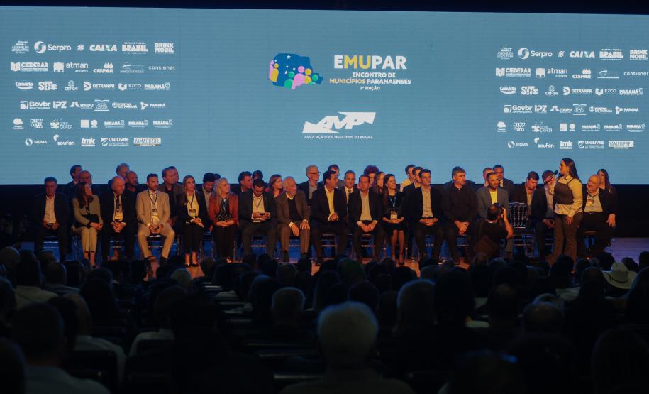 Governador destaca parceria com municípios na posse da nova diretoria da AMP Foto: Geraldo Bubniak/AEN