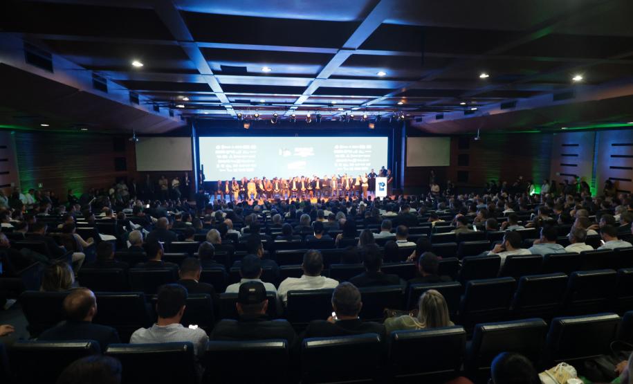 Governador destaca parceria com municípios na posse da nova diretoria da AMP Foto: Geraldo Bubniak/AEN