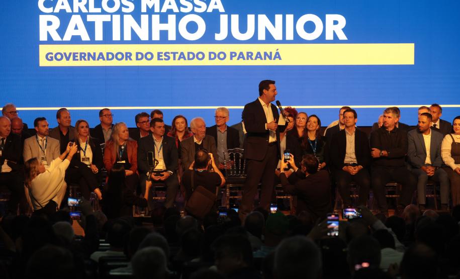 Governador destaca parceria com municípios na posse da nova diretoria da AMP Foto: Geraldo Bubniak/AEN