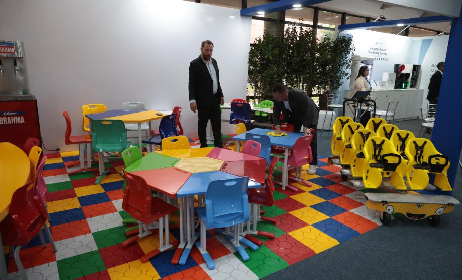 Governador destaca parceria com municípios na posse da nova diretoria da AMP Foto: Geraldo Bubniak/AEN