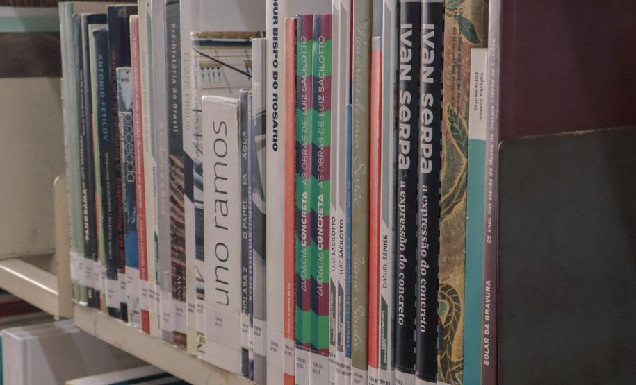 Além de aumentar o acervo próprio, os livros são destinados também para bibliotecas e escolas públicas do interior do Estado, e para o sistema penal