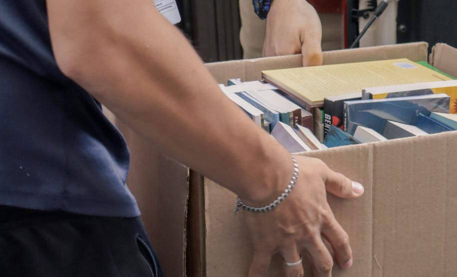 Além de aumentar o acervo próprio, os livros são destinados também para bibliotecas e escolas públicas do interior do Estado, e para o sistema penal