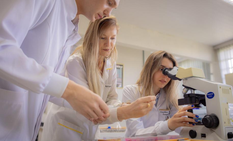 UEM e Unioeste têm nota máxima e Paraná confirma 3° melhor ensino superior do Brasil