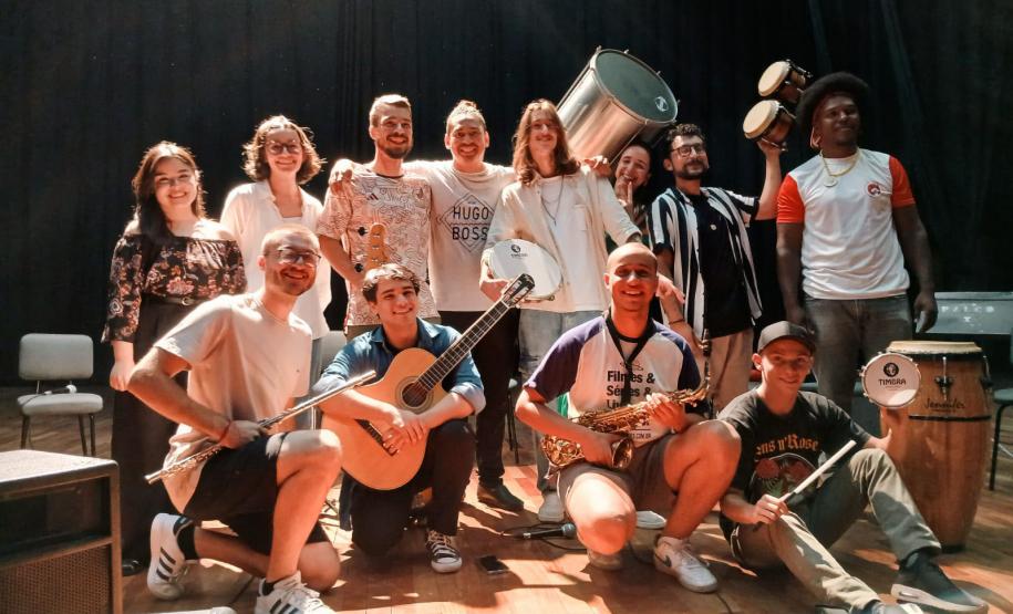 Museu da Imagem e do Som (MIS-PR) - Tons Vizinhos – Grupo Samba da Banca, na quarta (09), às 18h. A entrada é gratuita e não é necessário inscrição Foto: Kraw Penas/SEEC-PR