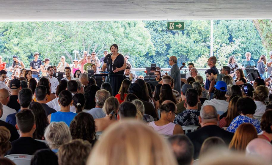 Museu Oscar Niemeyer (MON) - OSP no Museu Oscar Niemeyer – Neste sábado (5), às 16h, a Orquestra Sinfônica do Paraná volta ao vão livre do Museu Oscar Niemeyer para a segunda apresentação da série “OSP no Museu Oscar Niemeyer – Mostly Mozart” Foto: Vitor Dias